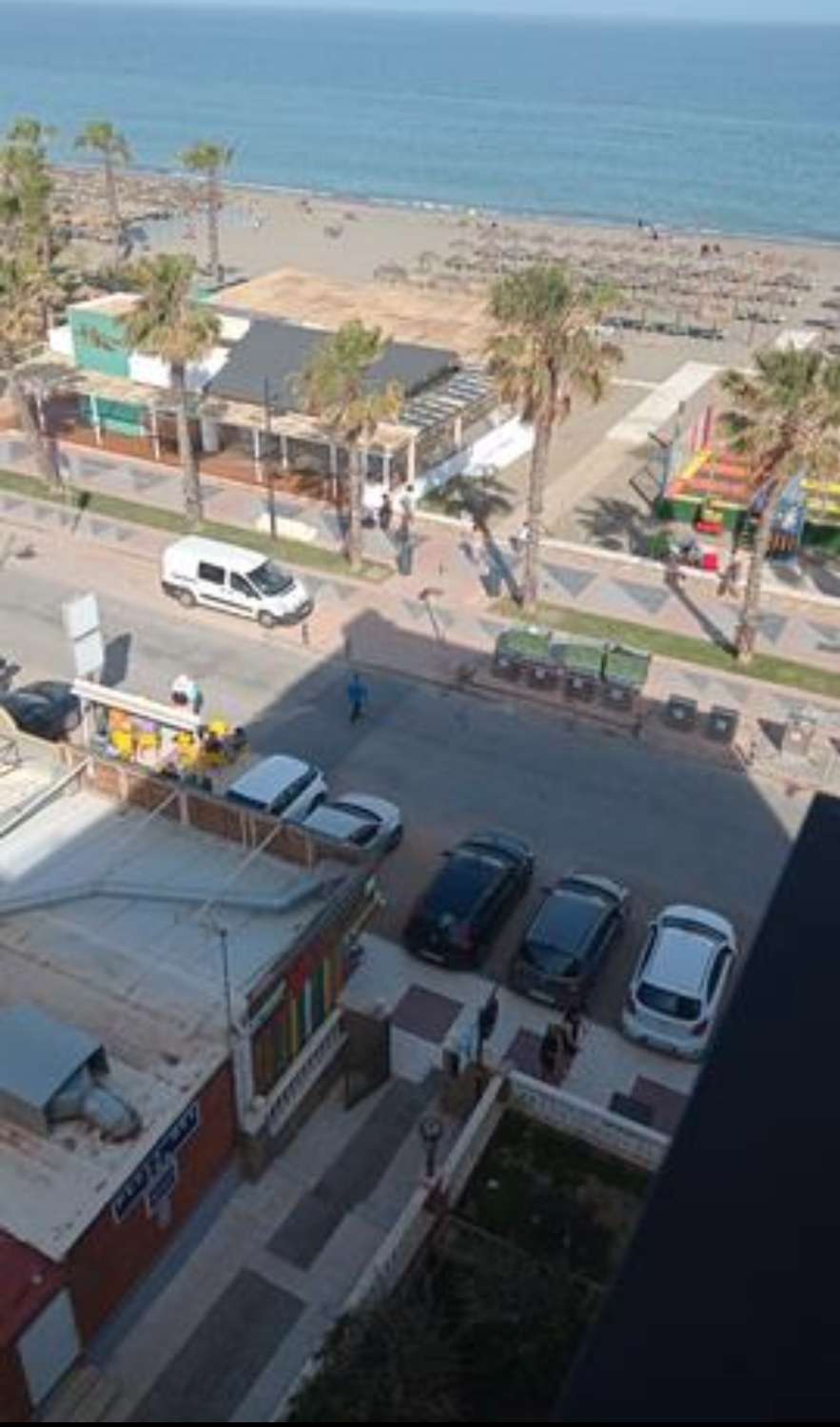 SE ALQUILA DESDE 02.09.26-31.05.27- BONITO APARTAMENTO EN 1ª LINEA DE PLAYA EL BAJONDILLO (TORREMOLINOS)