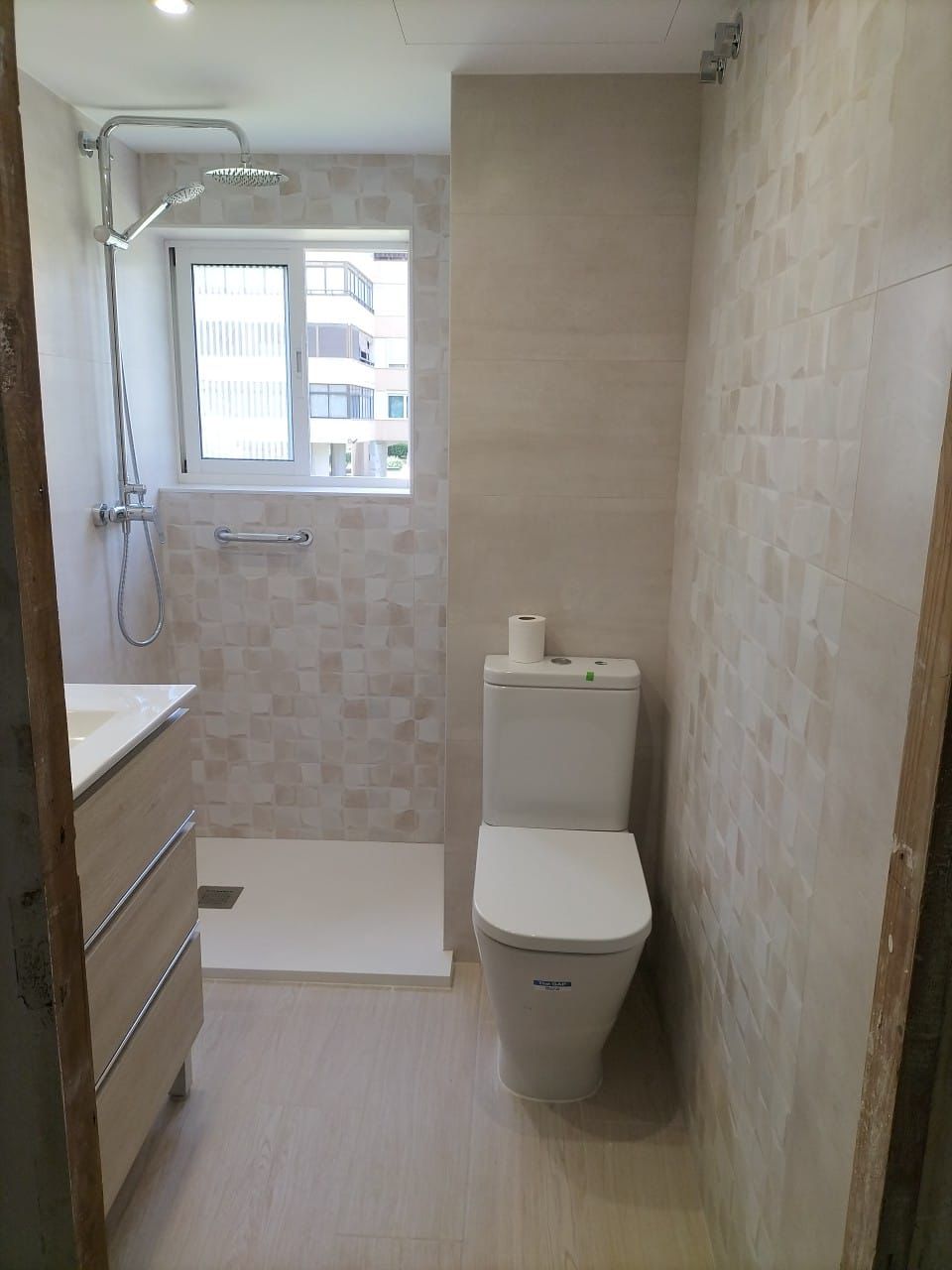 SE ALQUILA BONITO APARTAMENTO CON VISTAS PARCIALES AL MAR DESDE 01/09/2026 HASTA 30.6.27 EN PLAYAMAR (TORREMOLINOS)