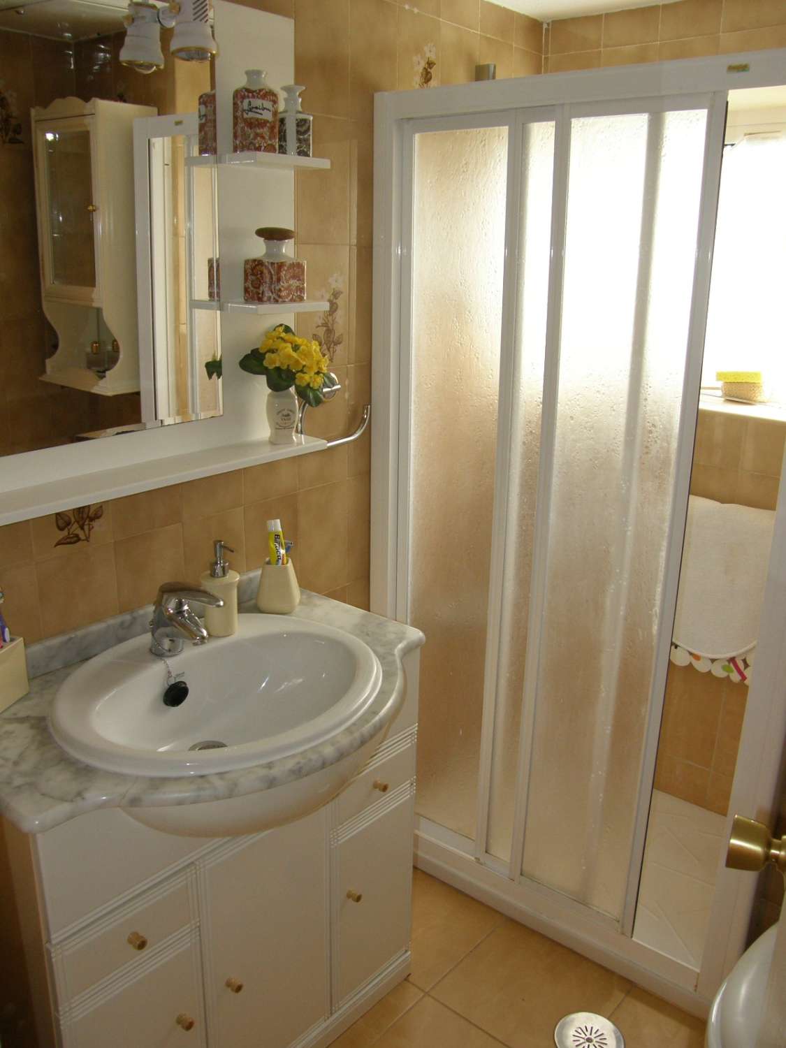 SE ALQUILA BONITO APARTAMENTO CON VISTAS PARCIALES AL MAR DESDE 01/09/2026 HASTA 30.6.27 EN PLAYAMAR (TORREMOLINOS)