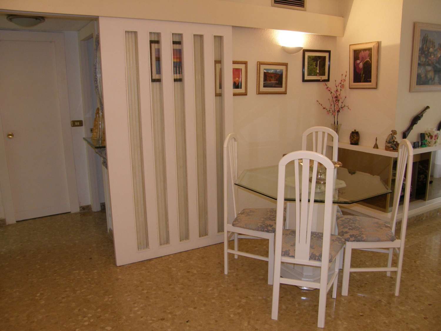 SE ALQUILA BONITO APARTAMENTO CON VISTAS PARCIALES AL MAR DESDE 01/09/2026 HASTA 30.6.27 EN PLAYAMAR (TORREMOLINOS)