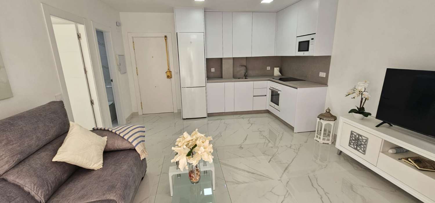 BEAUTIFUL BEACHFRONT APARTMENT FOR SALE IN FUENGIROLA