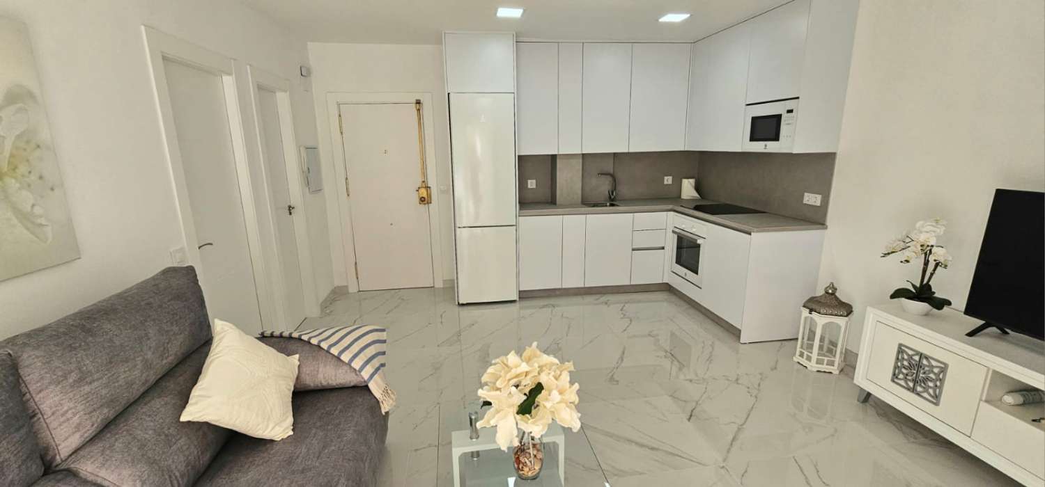 BEAUTIFUL BEACHFRONT APARTMENT FOR SALE IN FUENGIROLA