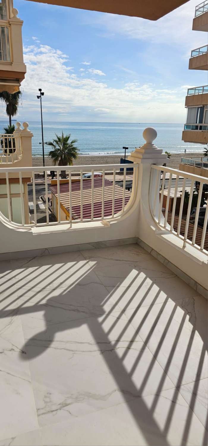 BEAUTIFUL BEACHFRONT APARTMENT FOR SALE IN FUENGIROLA
