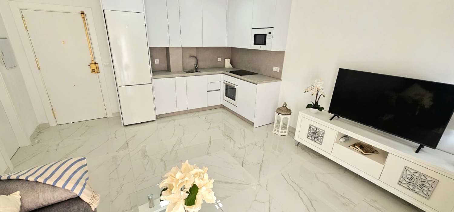 BEAUTIFUL BEACHFRONT APARTMENT FOR SALE IN FUENGIROLA