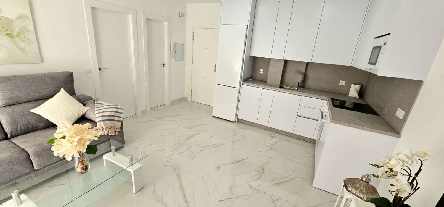 BEAUTIFUL BEACHFRONT APARTMENT FOR SALE IN FUENGIROLA