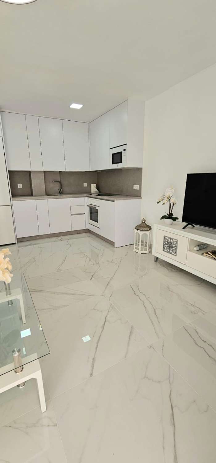 BEAUTIFUL BEACHFRONT APARTMENT FOR SALE IN FUENGIROLA