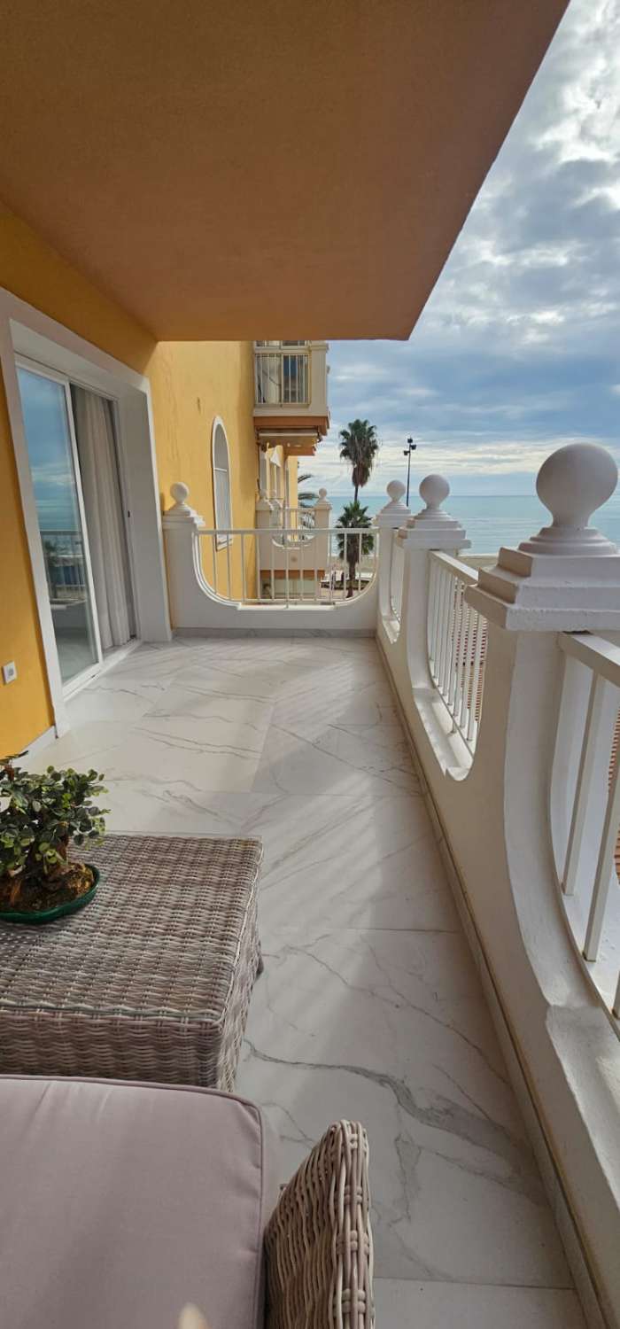 BEAUTIFUL BEACHFRONT APARTMENT FOR SALE IN FUENGIROLA