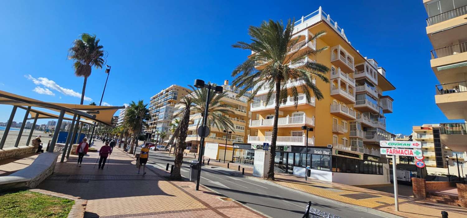 BEAUTIFUL BEACHFRONT APARTMENT FOR SALE IN FUENGIROLA