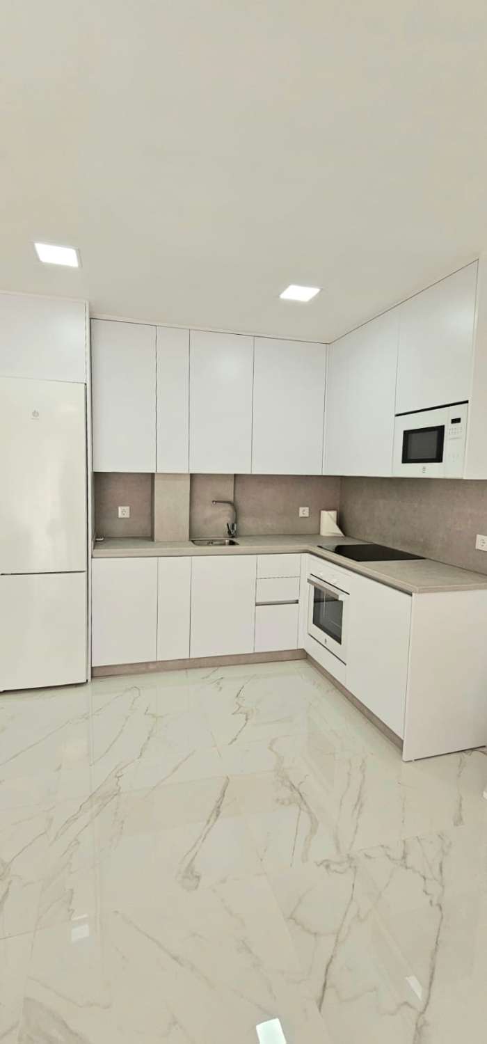 BEAUTIFUL BEACHFRONT APARTMENT FOR SALE IN FUENGIROLA