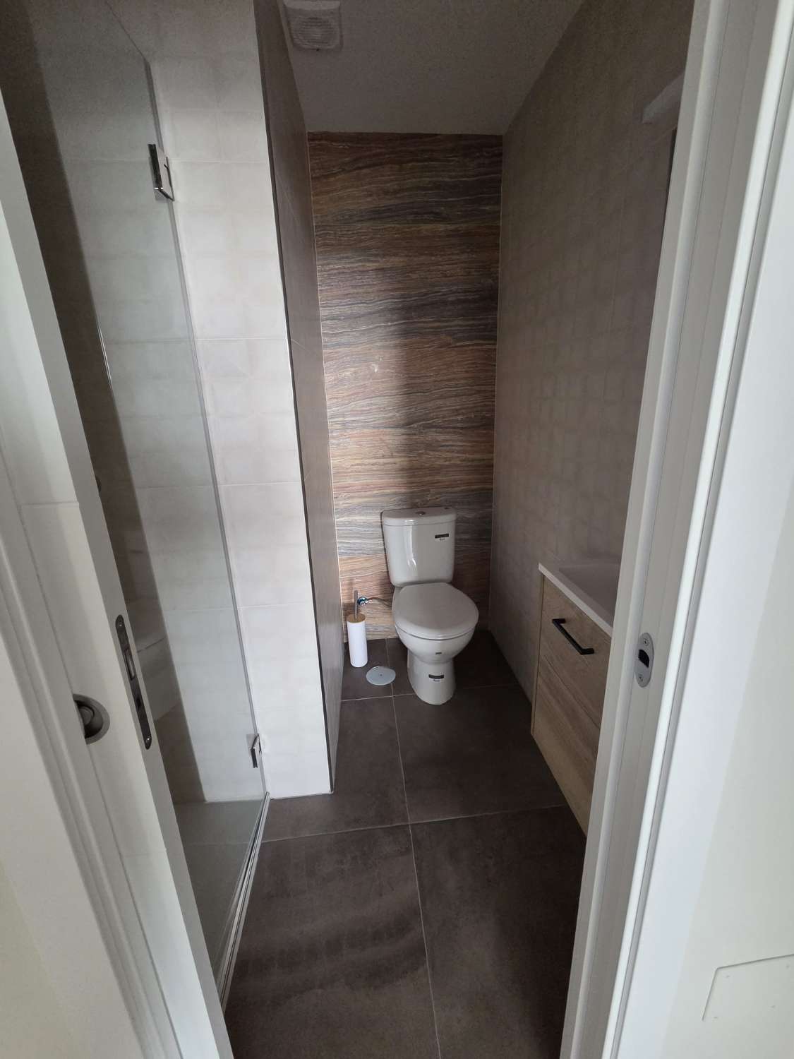 LARGA TEMPORADA SE ALQUILA BONITO APARTAMENTO EN LA COLINA CON VISTAS AL MAR (TORREMOLINOS )