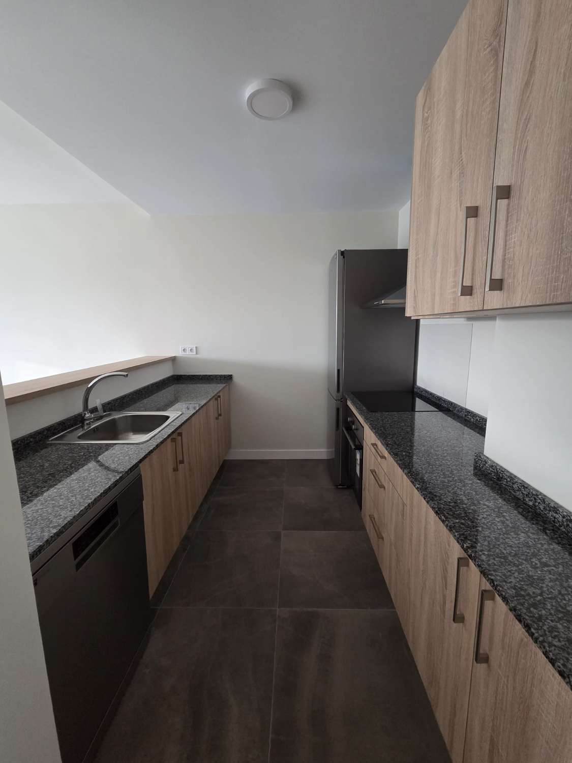 LARGA TEMPORADA SE ALQUILA BONITO APARTAMENTO EN LA COLINA CON VISTAS AL MAR (TORREMOLINOS )