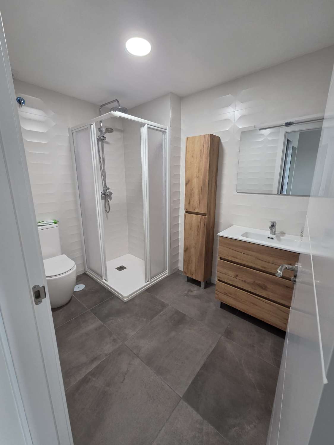 LARGA TEMPORADA SE ALQUILA BONITO APARTAMENTO EN LA COLINA CON VISTAS AL MAR (TORREMOLINOS )