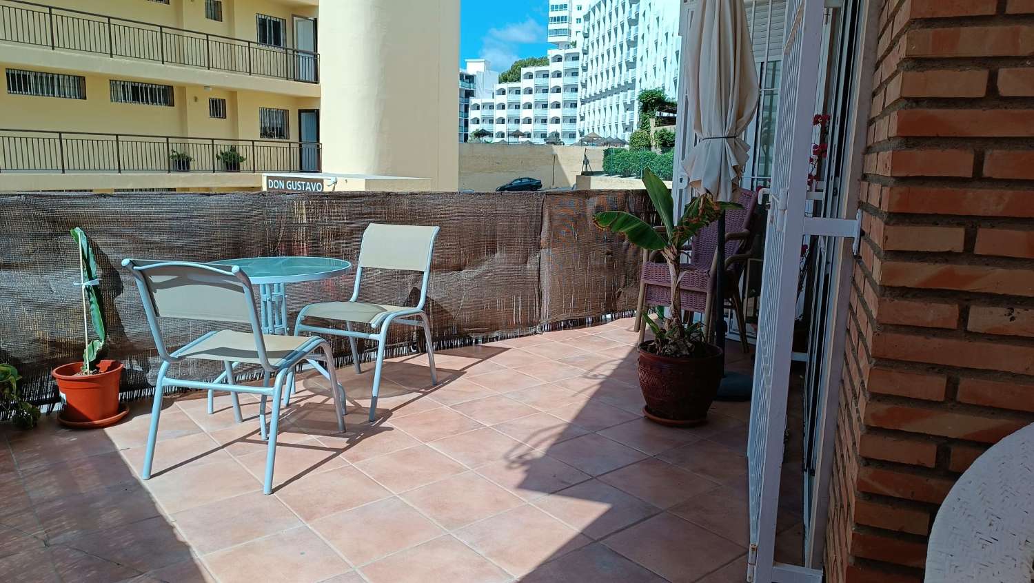 MEDIA TEMPORADA .SE ALQUILA DESDE 1.9.26-30.6.27 BONITO APARTAMENTO CON VISTAS AL MAR A 60 METROS DE LA PLAYA EN BENALMADENA