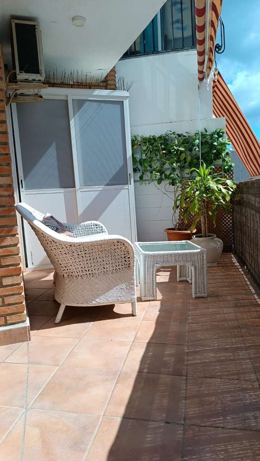 MEDIA TEMPORADA .SE ALQUILA DESDE 1.9.26-30.6.27 BONITO APARTAMENTO CON VISTAS AL MAR A 60 METROS DE LA PLAYA EN BENALMADENA