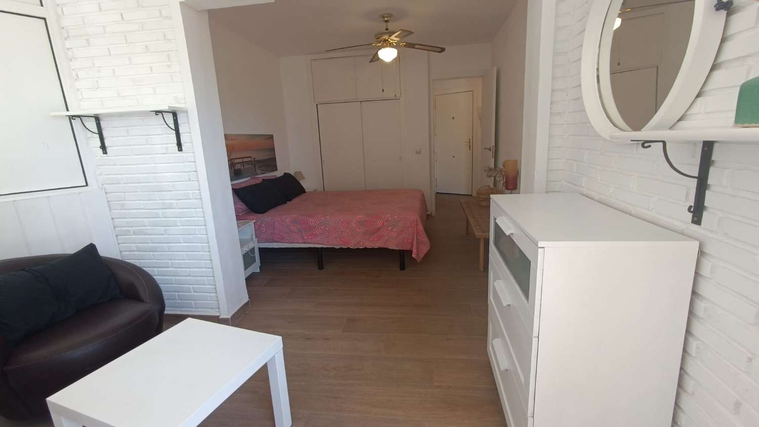 MEDIA TEMPORADA .SE ALQUILA DESDE 1.9.26-30.6.27 BONITO APARTAMENTO CON VISTAS AL MAR A 60 METROS DE LA PLAYA EN BENALMADENA