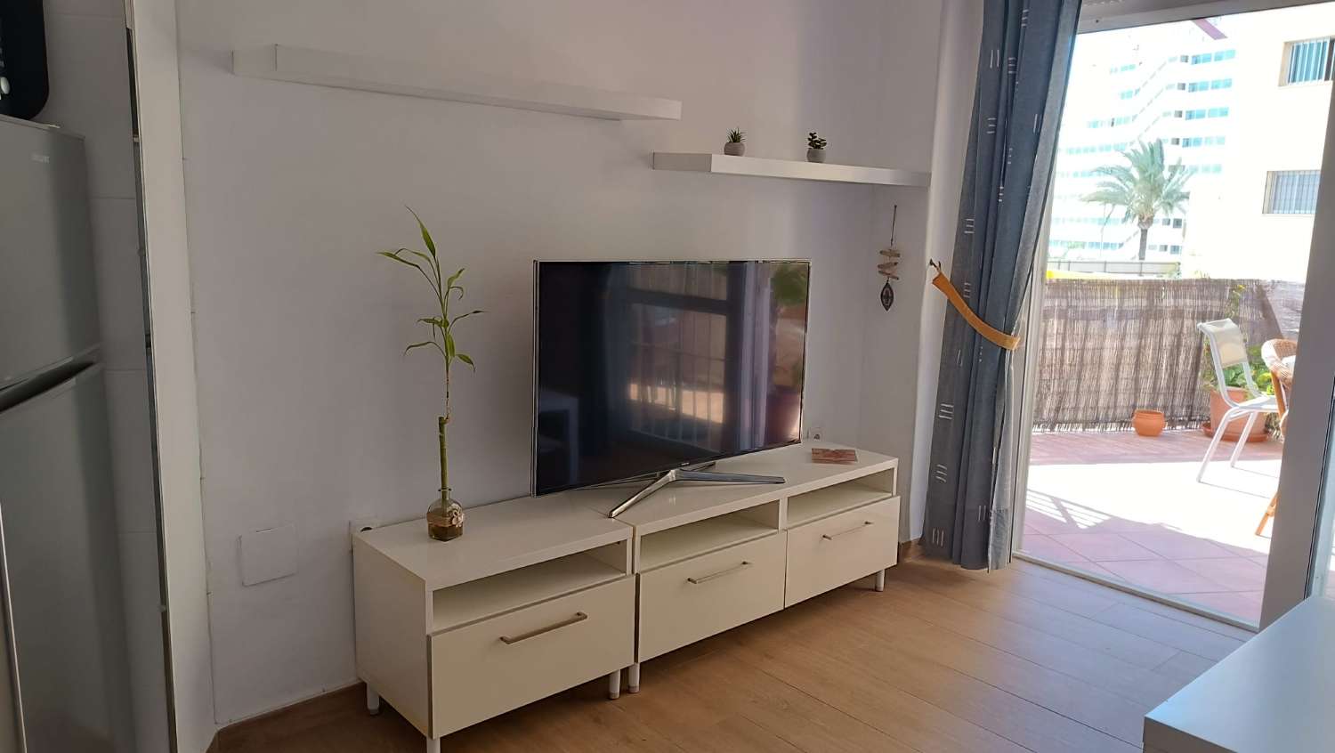 MEDIA TEMPORADA .SE ALQUILA DESDE 1.9.26-30.6.27 BONITO APARTAMENTO CON VISTAS AL MAR A 60 METROS DE LA PLAYA EN BENALMADENA