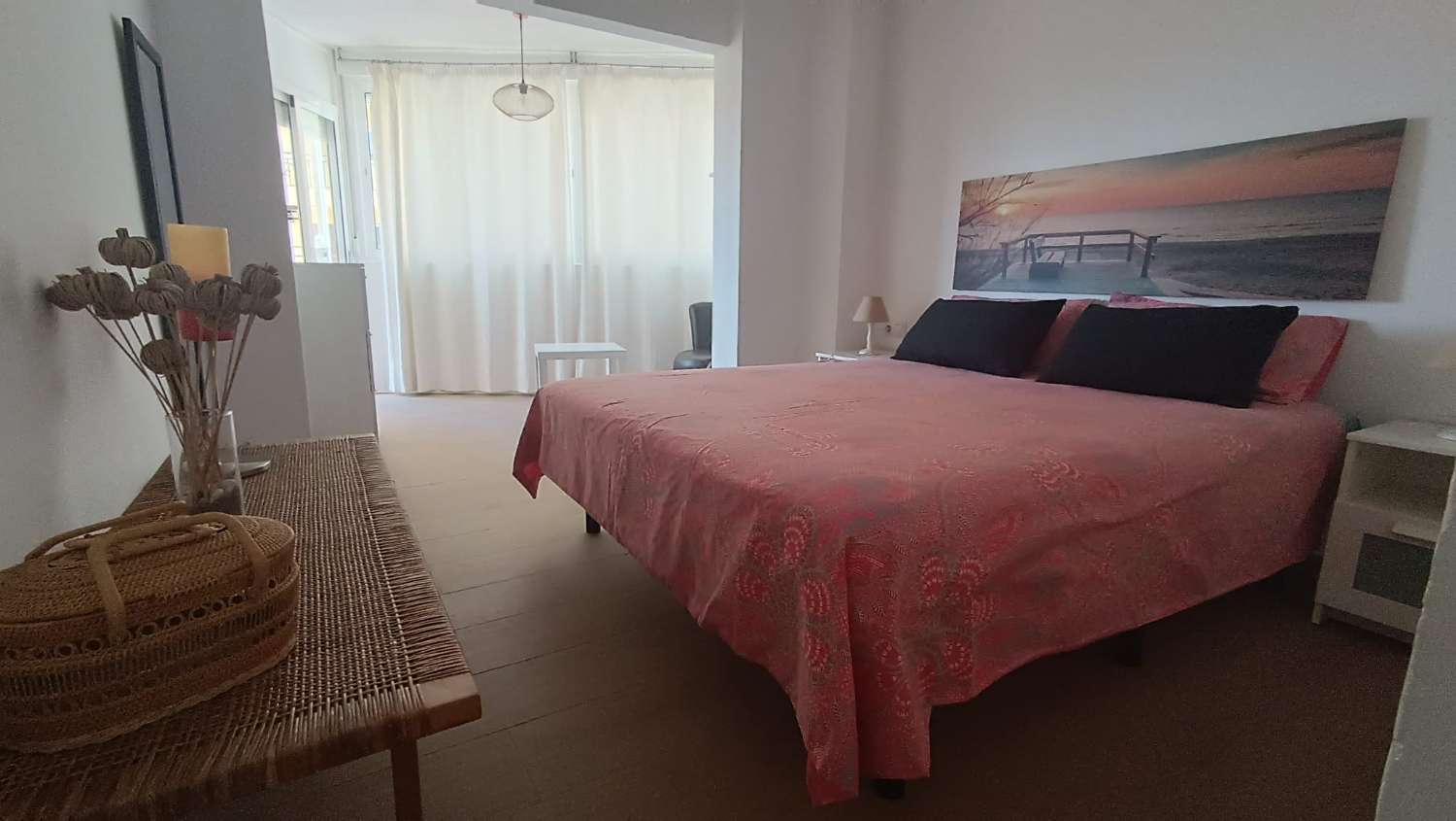 MEDIA TEMPORADA .SE ALQUILA DESDE 1.9.26-30.6.27 BONITO APARTAMENTO CON VISTAS AL MAR A 60 METROS DE LA PLAYA EN BENALMADENA