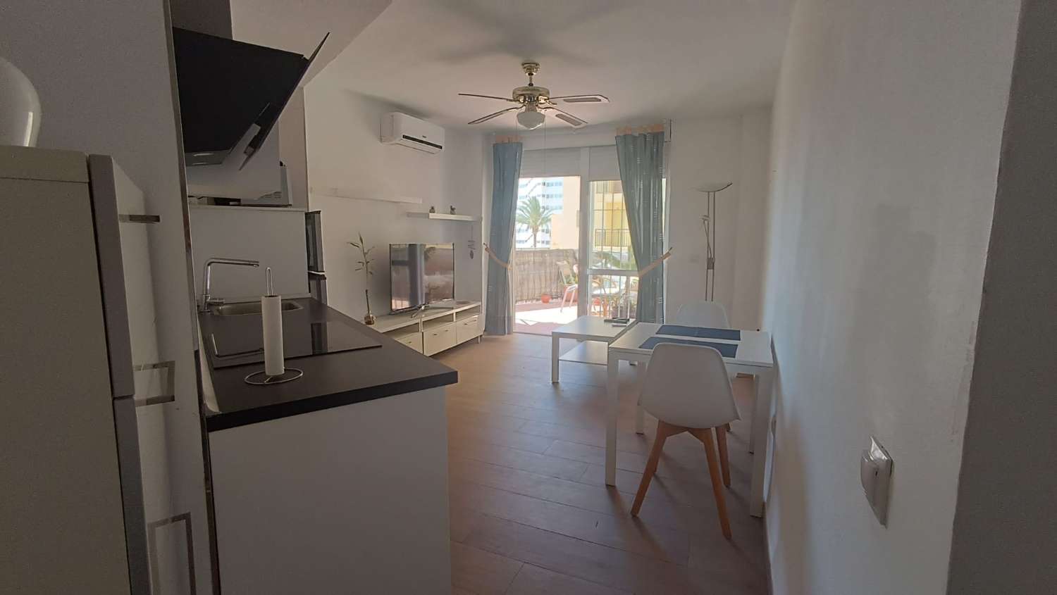 MEDIA TEMPORADA .SE ALQUILA DESDE 1.9.26-30.6.27 BONITO APARTAMENTO CON VISTAS AL MAR A 60 METROS DE LA PLAYA EN BENALMADENA