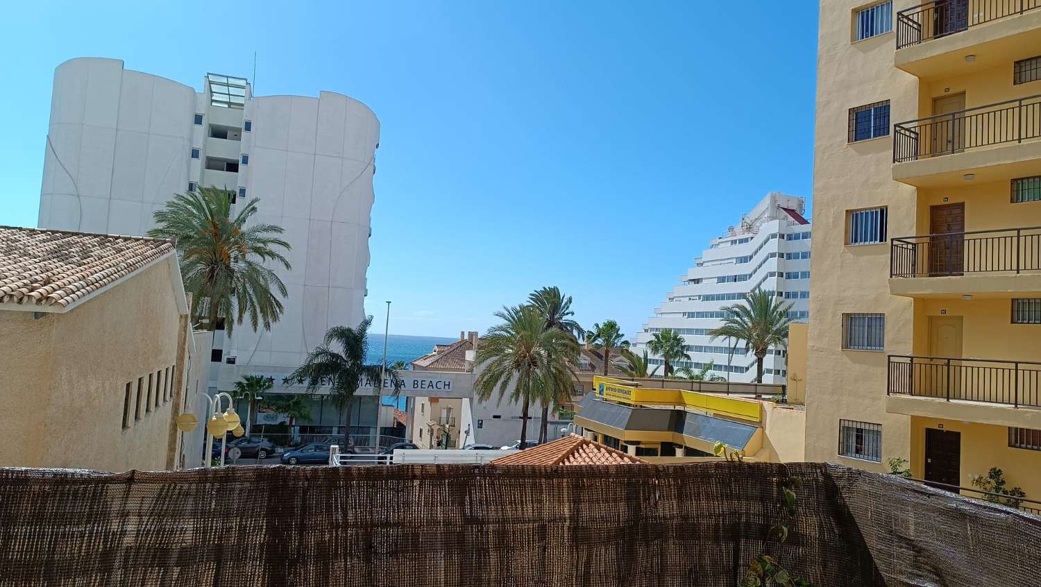 MEDIA TEMPORADA .SE ALQUILA DESDE 1.9.26-30.6.27 BONITO APARTAMENTO CON VISTAS AL MAR A 60 METROS DE LA PLAYA EN BENALMADENA