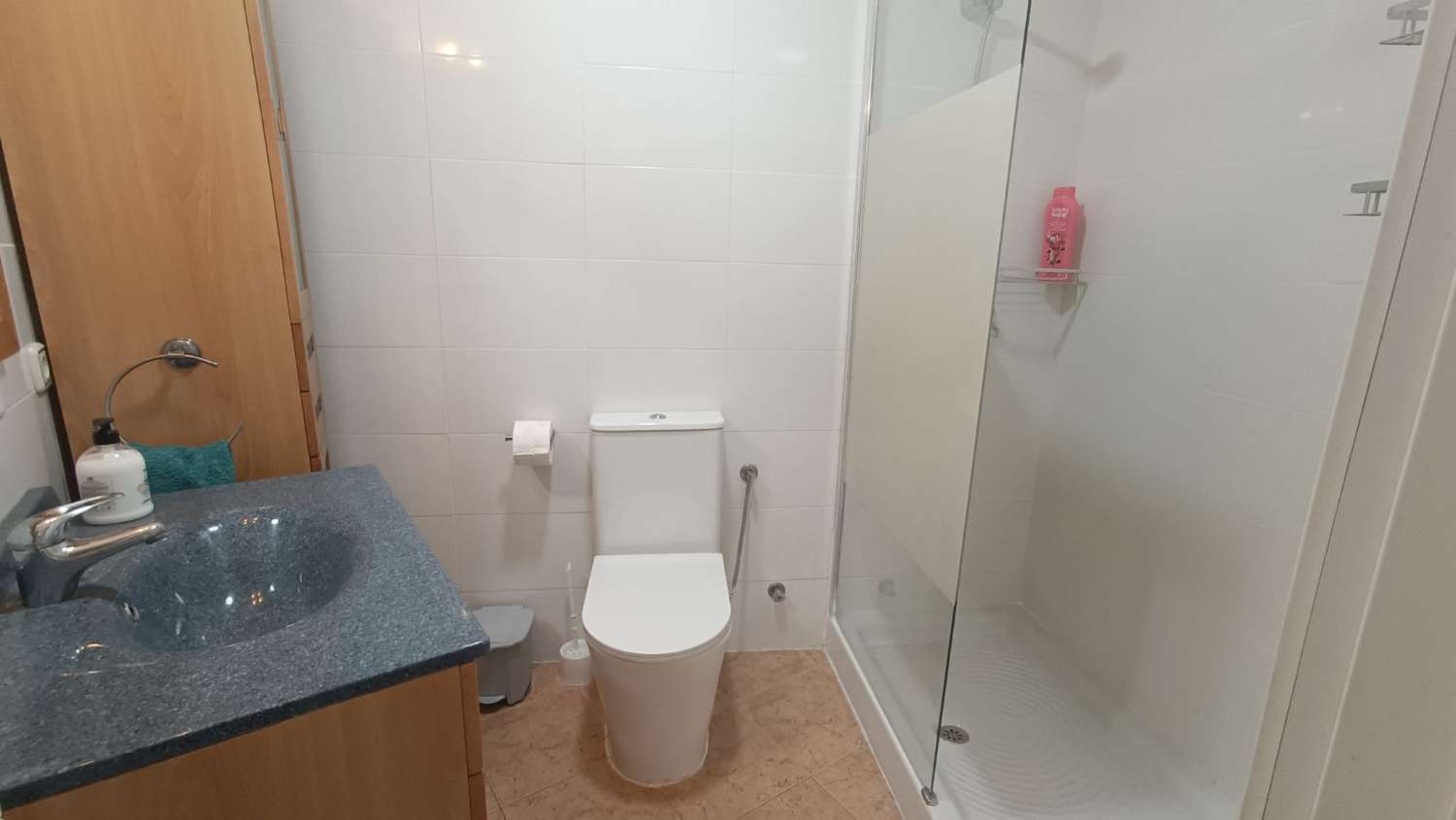 MEDIA TEMPORADA .SE ALQUILA DESDE 1.9.26-30.6.27 BONITO APARTAMENTO CON VISTAS AL MAR A 60 METROS DE LA PLAYA EN BENALMADENA