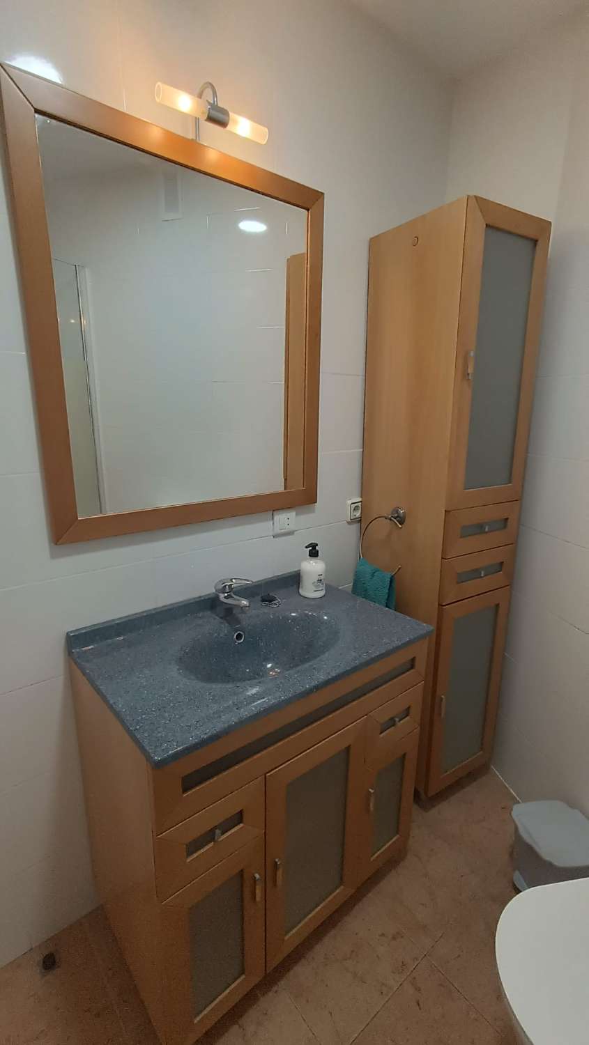 MEDIA TEMPORADA .SE ALQUILA DESDE 1.9.26-30.6.27 BONITO APARTAMENTO CON VISTAS AL MAR A 60 METROS DE LA PLAYA EN BENALMADENA