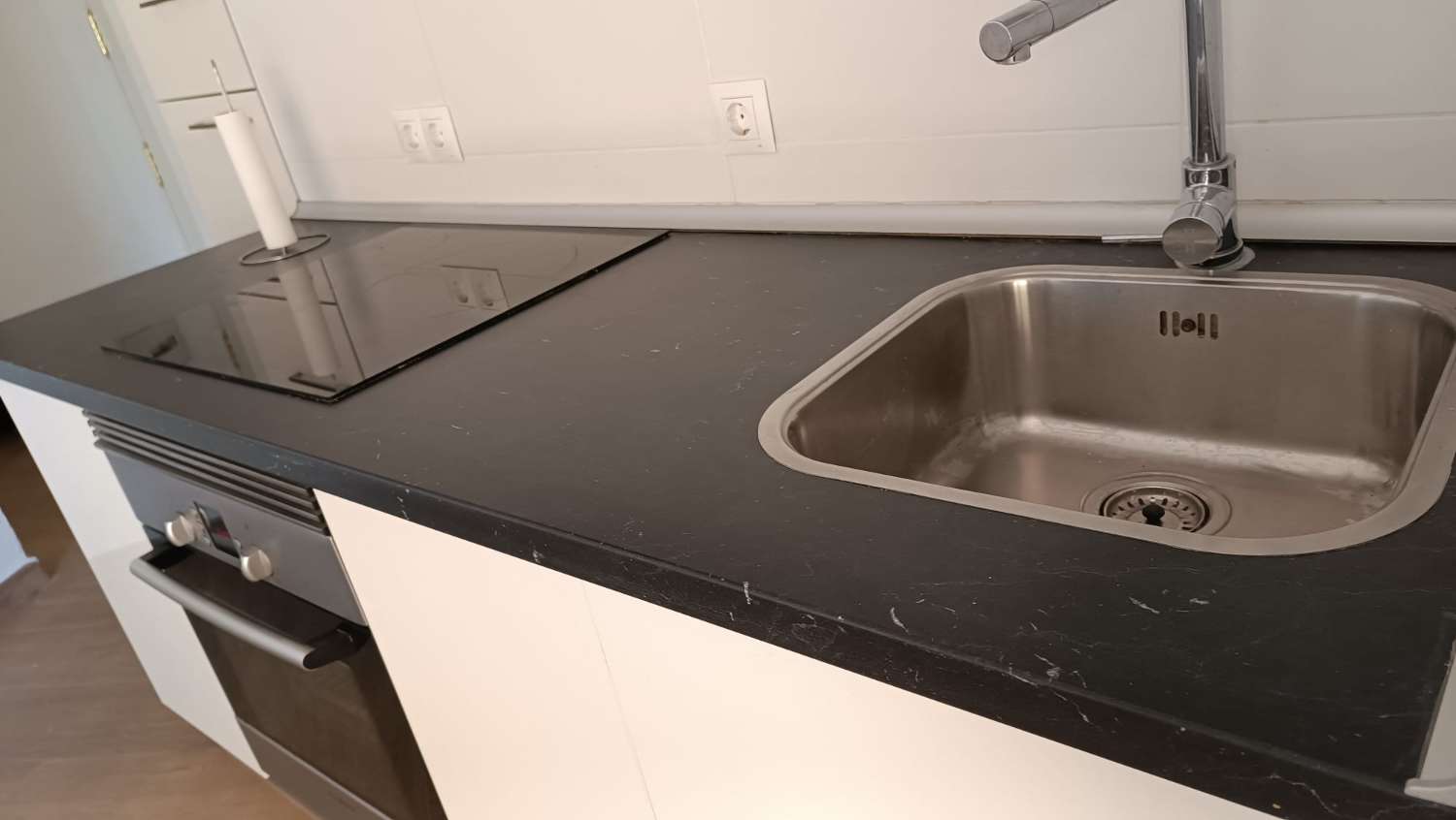 MEDIA TEMPORADA .SE ALQUILA DESDE 1.9.26-30.6.27 BONITO APARTAMENTO CON VISTAS AL MAR A 60 METROS DE LA PLAYA EN BENALMADENA