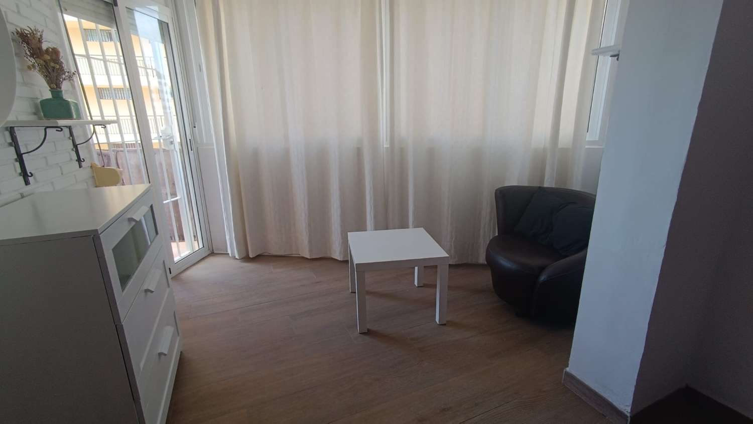 MEDIA TEMPORADA .SE ALQUILA DESDE 1.9.26-30.6.27 BONITO APARTAMENTO CON VISTAS AL MAR A 60 METROS DE LA PLAYA EN BENALMADENA