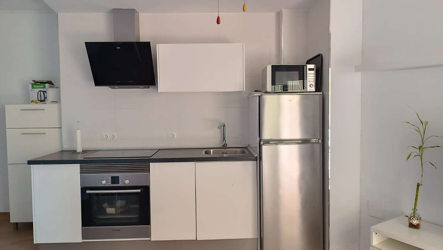 MEDIA TEMPORADA .SE ALQUILA DESDE 1.9.26-30.6.27 BONITO APARTAMENTO CON VISTAS AL MAR A 60 METROS DE LA PLAYA EN BENALMADENA