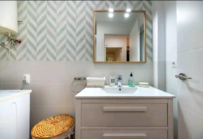 Se alquila  desde 1.4.26-30.6.26 precioso bajo recién reformado en Benalmádena