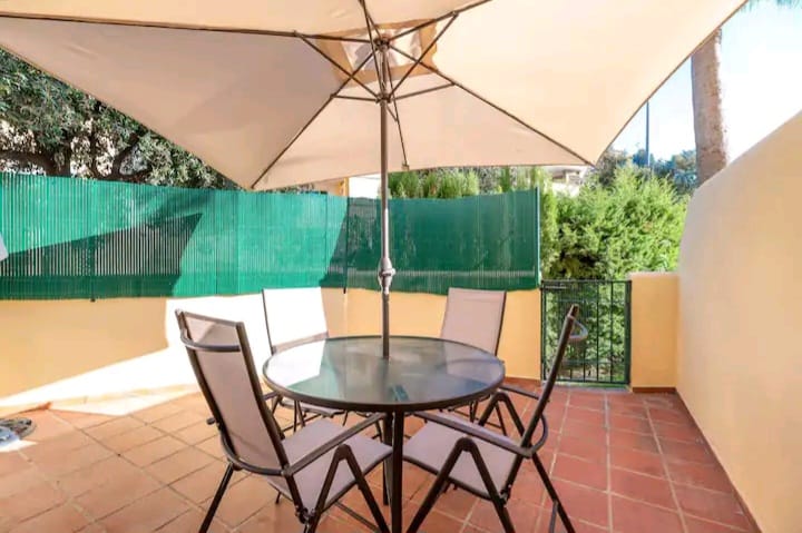 Se alquila  desde 1.4.26-30.6.26 precioso bajo recién reformado en Benalmádena