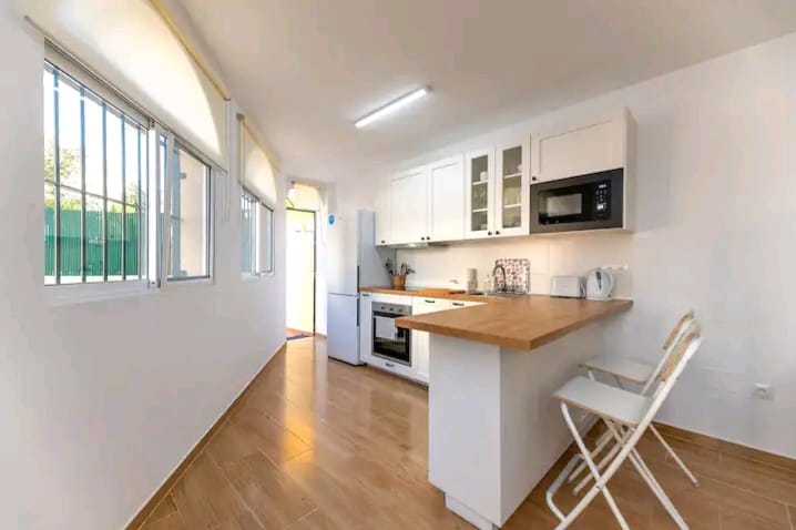 Se alquila  desde 1.4.26-30.6.26 precioso bajo recién reformado en Benalmádena