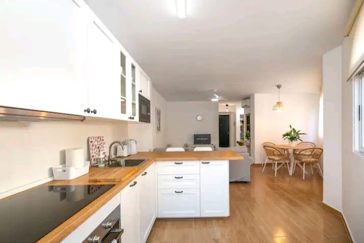 Se alquila  desde 1.4.26-30.6.26 precioso bajo recién reformado en Benalmádena