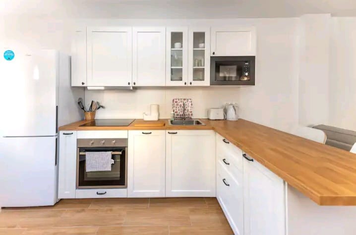 Se alquila  desde 1.4.26-30.6.26 precioso bajo recién reformado en Benalmádena