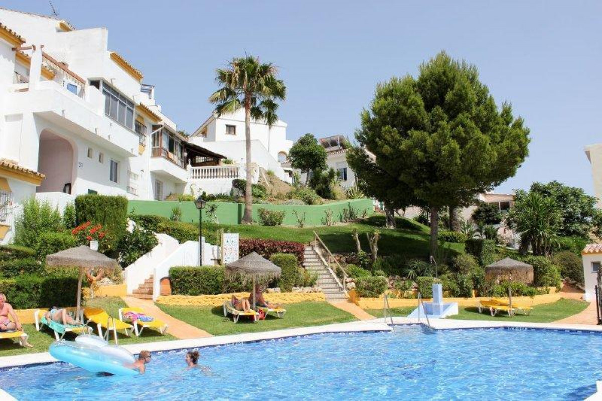 SE ALQUILA DESDE  1.9.27-30.6.28  BONITO APARTAMENTO CON VISTAS AL MAR