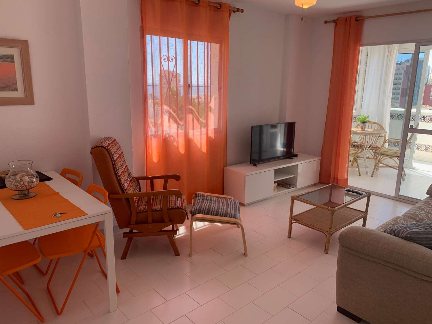 SE ALQUILA DESDE  1.9.27-30.6.28  BONITO APARTAMENTO CON VISTAS AL MAR