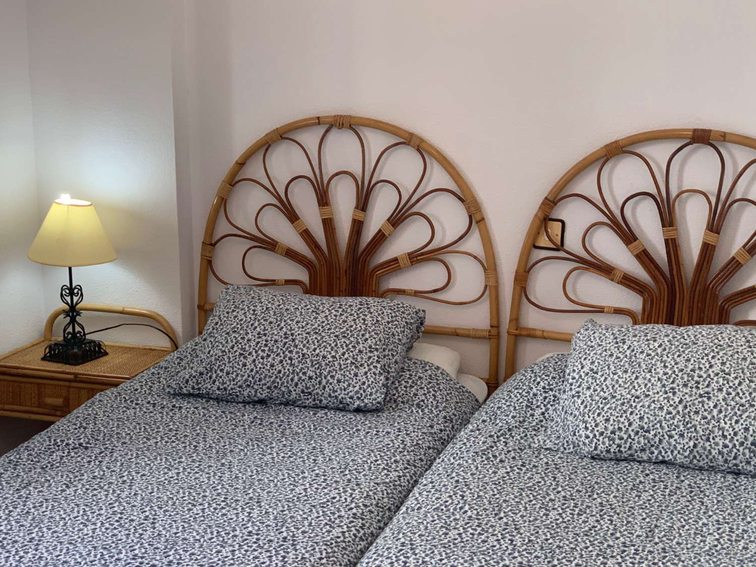 SE ALQUILA DESDE  1.9.27-30.6.28  BONITO APARTAMENTO CON VISTAS AL MAR