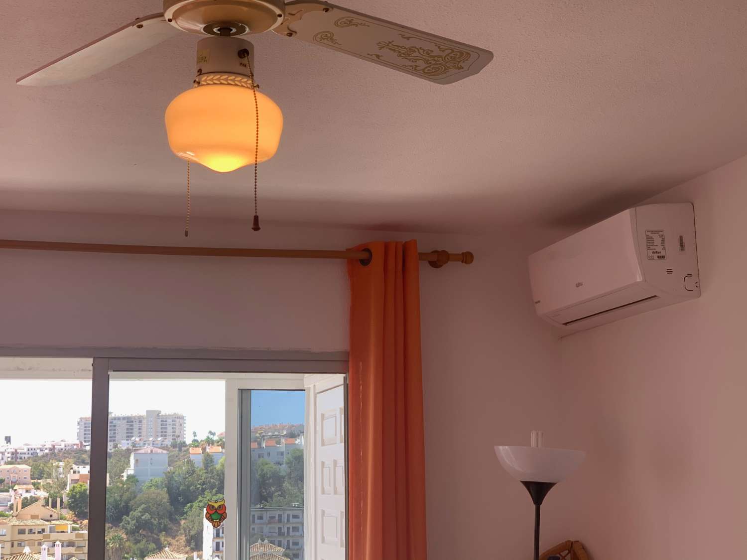 SE ALQUILA DESDE  1.9.27-30.6.28  BONITO APARTAMENTO CON VISTAS AL MAR