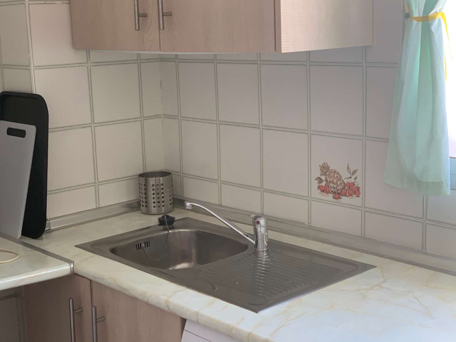 SE ALQUILA DESDE  1.9.27-30.6.28  BONITO APARTAMENTO CON VISTAS AL MAR