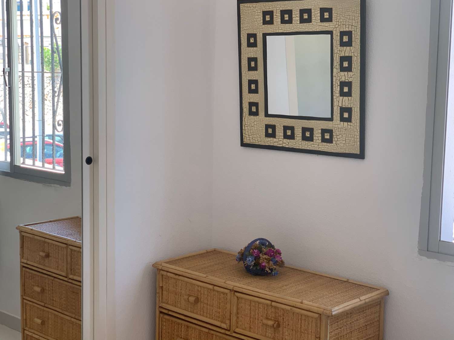 SE ALQUILA DESDE  1.9.27-30.6.28  BONITO APARTAMENTO CON VISTAS AL MAR