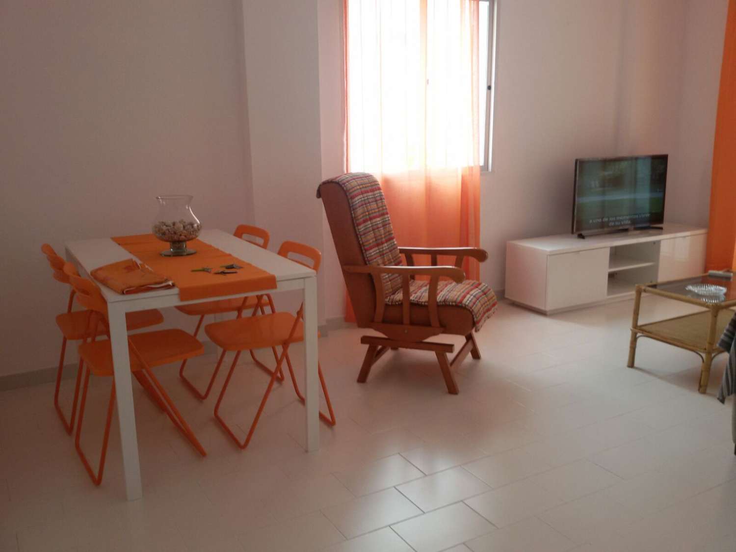 SE ALQUILA DESDE  1.9.27-30.6.28  BONITO APARTAMENTO CON VISTAS AL MAR