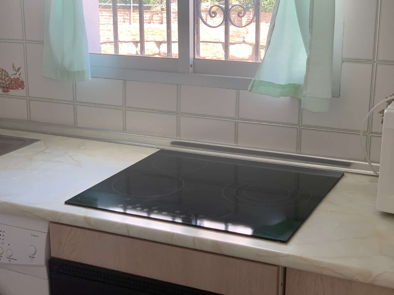 SE ALQUILA DESDE  1.9.27-30.6.28  BONITO APARTAMENTO CON VISTAS AL MAR