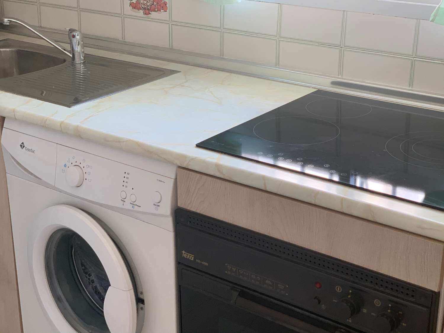 SE ALQUILA DESDE  1.9.27-30.6.28  BONITO APARTAMENTO CON VISTAS AL MAR