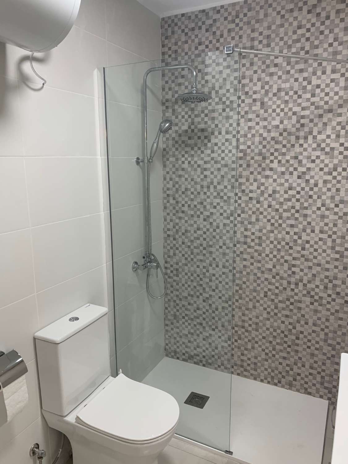 SE ALQUILA DESDE  1.9.27-30.6.28  BONITO APARTAMENTO CON VISTAS AL MAR