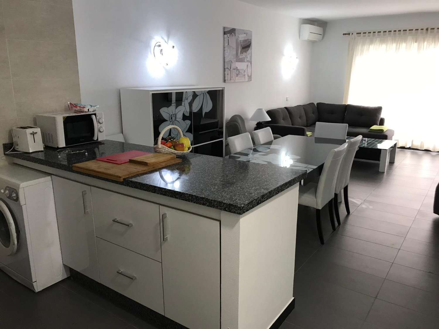 MEDIA TEMPORADA. SE ALQUILA DESDE 1.9.26-30.6.27 PRECIOSO APARTAMENTO CON VISTAS AL MAR EN BENALMADENA EN 2ª LINEA DE PLAYA