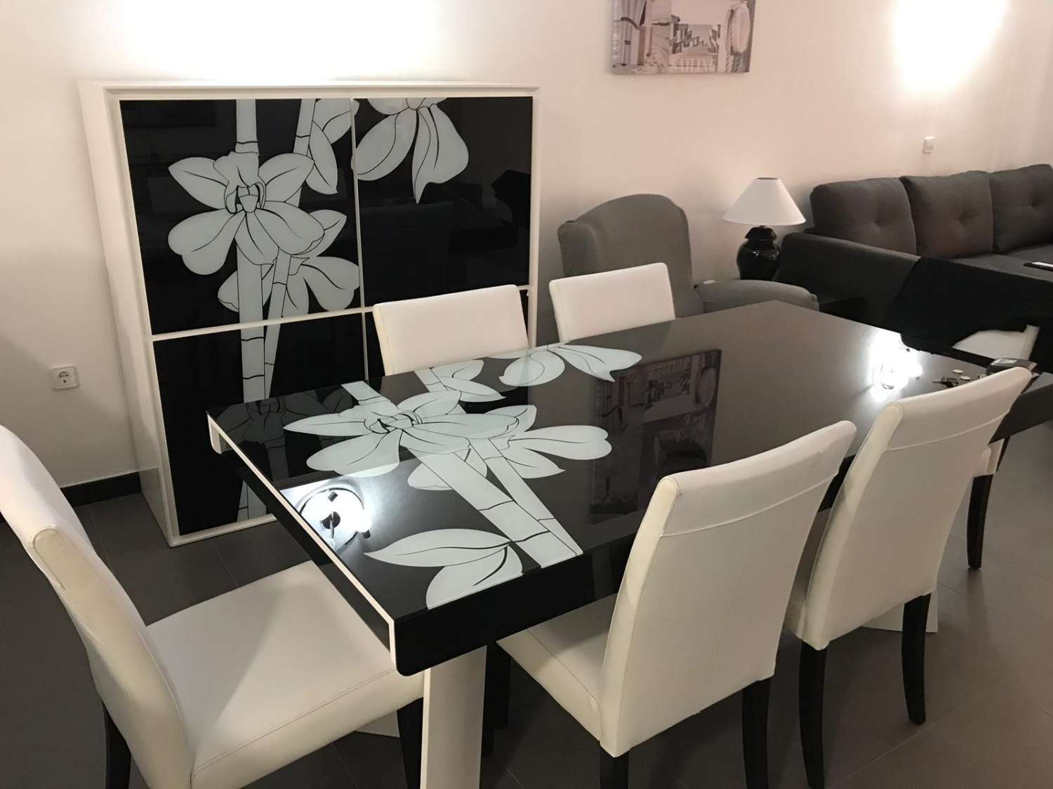 MEDIA TEMPORADA. SE ALQUILA DESDE 1.9.26-30.6.27 PRECIOSO APARTAMENTO CON VISTAS AL MAR EN BENALMADENA EN 2ª LINEA DE PLAYA