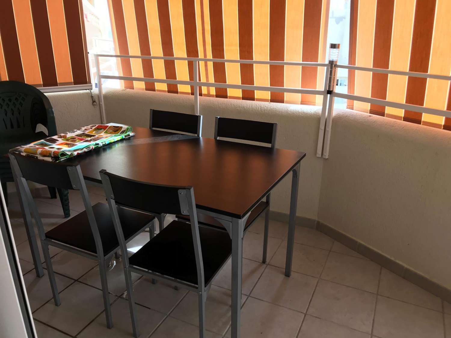 MEDIA TEMPORADA. SE ALQUILA DESDE 1.9.26-30.6.27 PRECIOSO APARTAMENTO CON VISTAS AL MAR EN BENALMADENA EN 2ª LINEA DE PLAYA