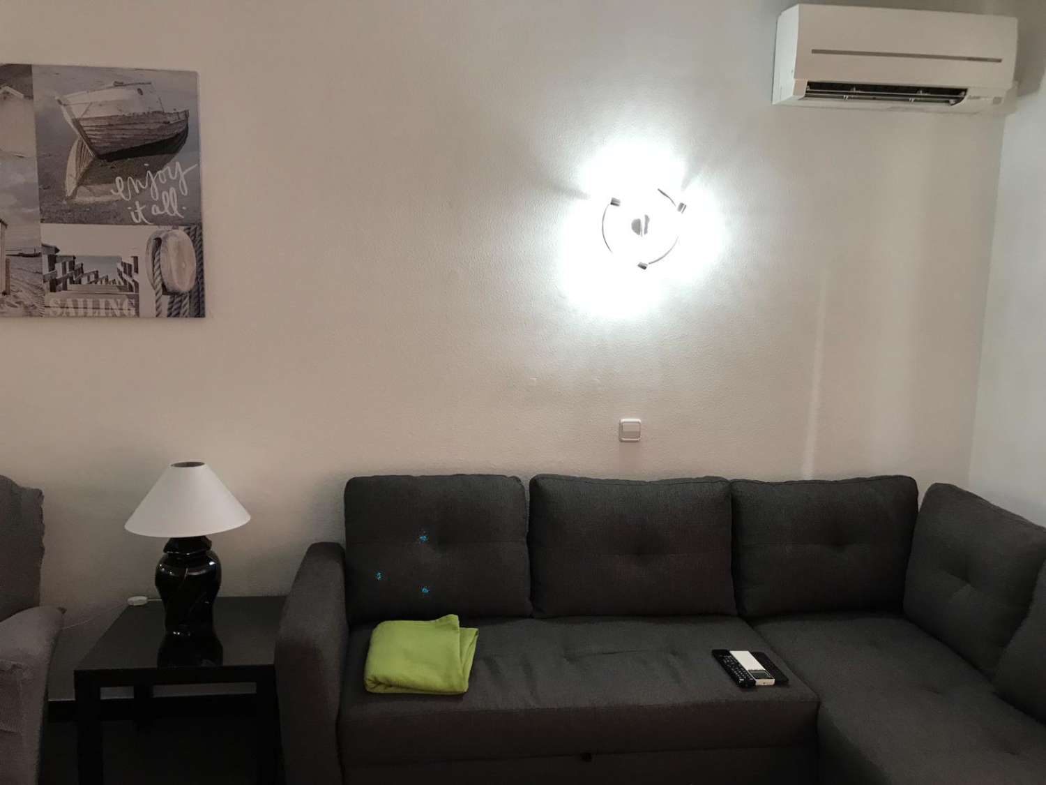 MEDIA TEMPORADA. SE ALQUILA DESDE 1.9.26-30.6.27 PRECIOSO APARTAMENTO CON VISTAS AL MAR EN BENALMADENA EN 2ª LINEA DE PLAYA