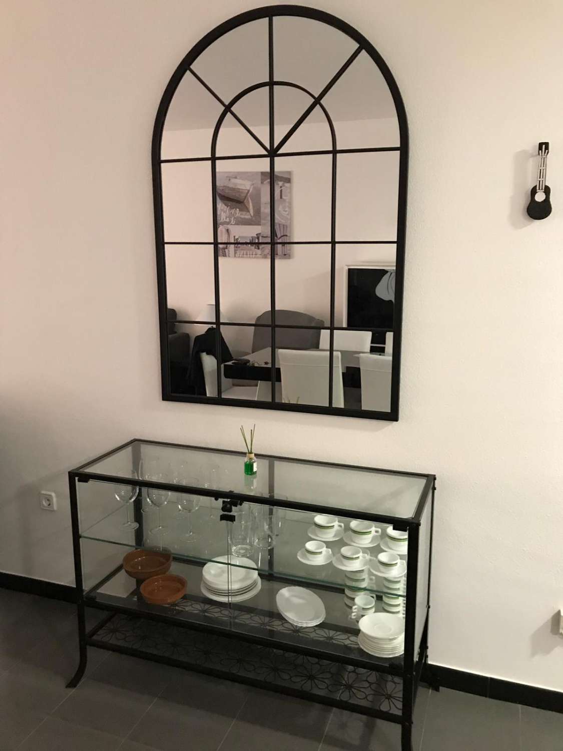 MEDIA TEMPORADA. SE ALQUILA DESDE 1.9.26-30.6.27 PRECIOSO APARTAMENTO CON VISTAS AL MAR EN BENALMADENA EN 2ª LINEA DE PLAYA