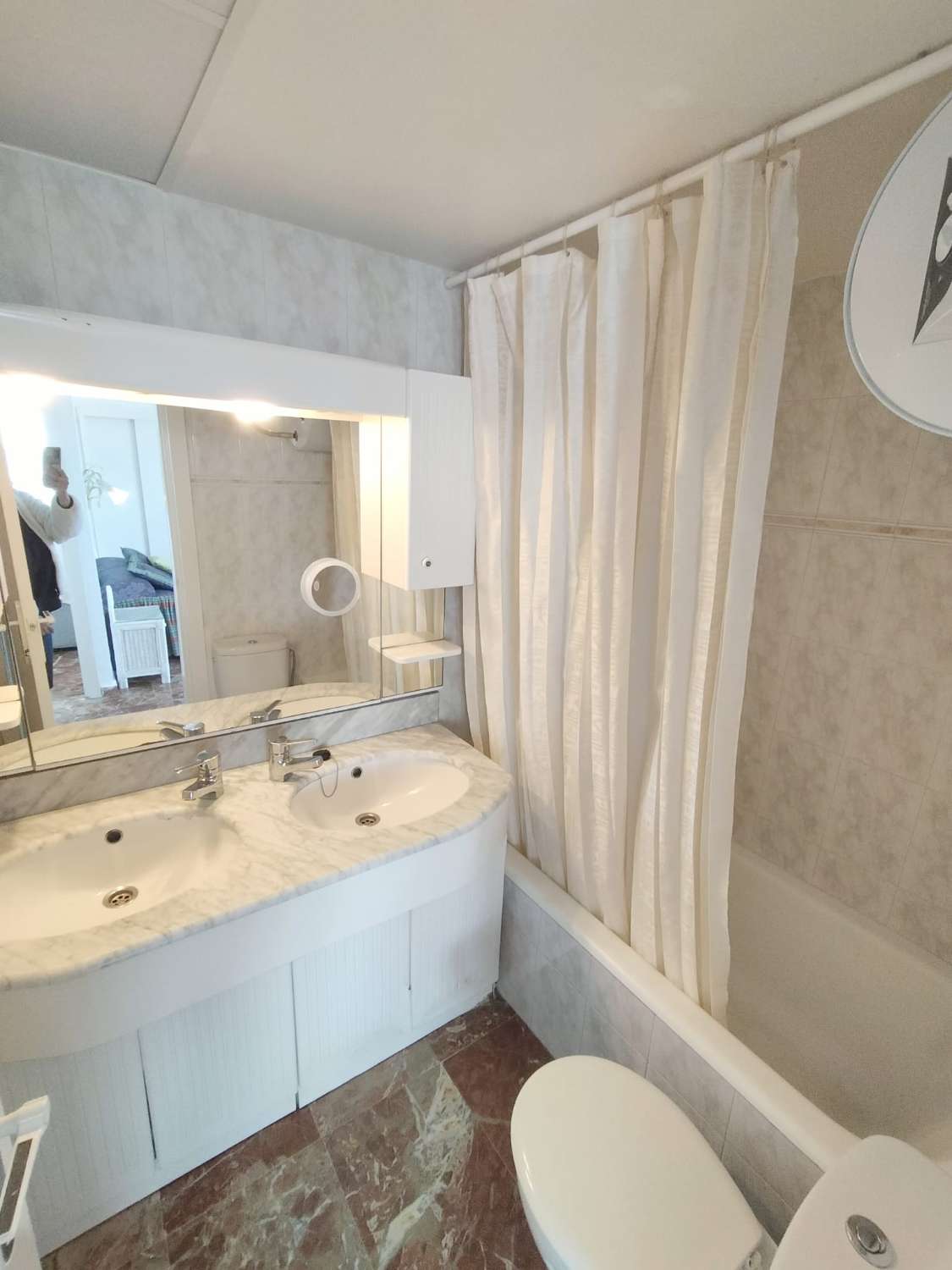 MEDIA TEMPORADA SE ALQUILA DESDE AHORA HASTA 15.6.26 Y DE 15.9.26-31.5.27  BONITO APARTAMENTO CON IMPRESIONANTES VISTAS AL MAR EN 1ª LINEA EN BENALMADENA