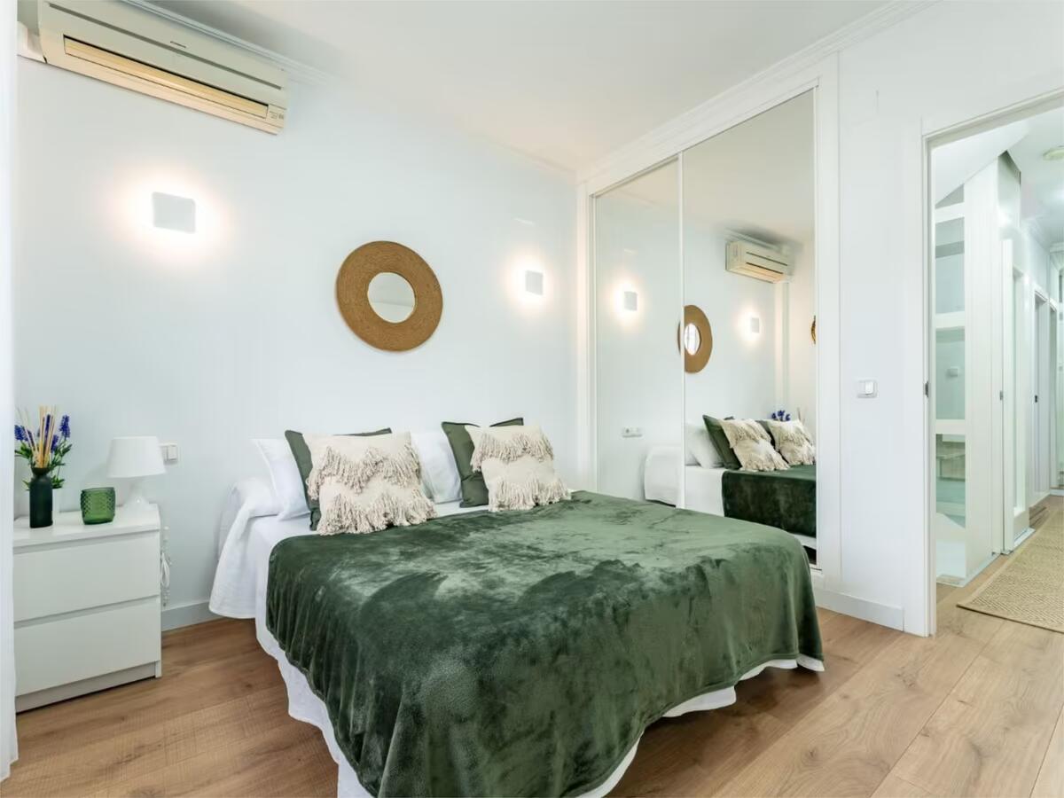 SE ALQUILA DESDE 1.9.26-30.9.27  MAGNIFICA VILLA EN ZONA LOS PACOS (FUENGIROLA )